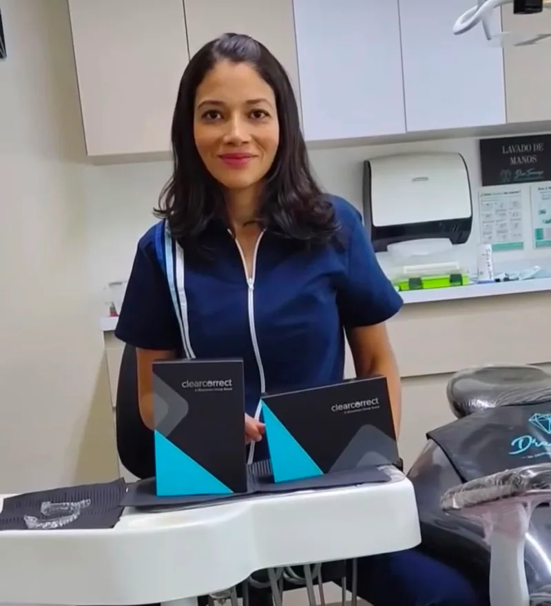 Dra. Sofia Moscote — Periodoncista y Ortodoncista, Smiluxe Clinic